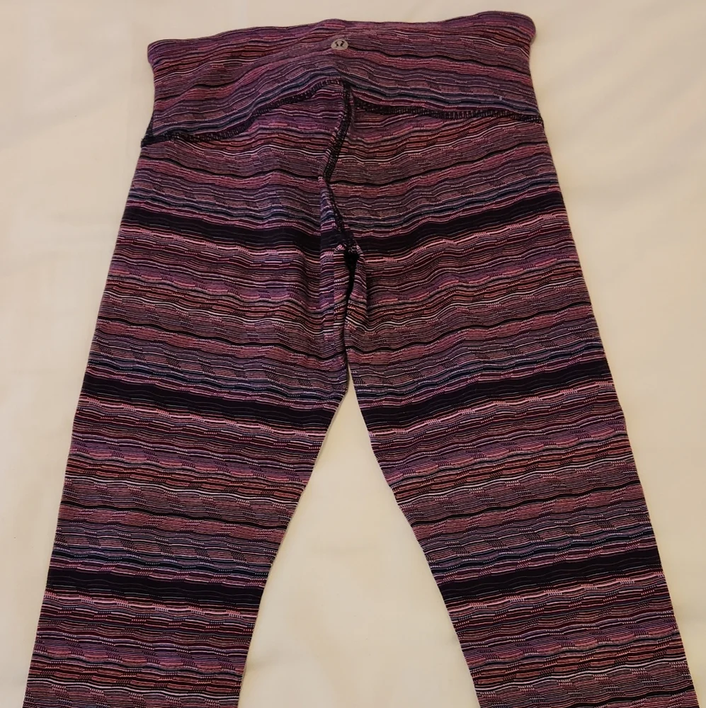 Lululemon Wunder Under Crop III - Picture 7 of 8